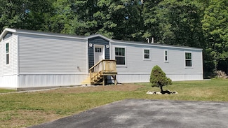 4 Laurik Ln, Naples, ME 04055