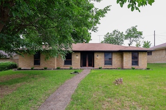6519 Club Wood Dr, Dallas, TX 75237