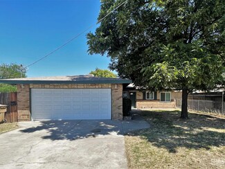 992 Delfino Ln, Bakersfield, CA 93304