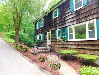 262 Candlewood Lake Rd N, New Milford, CT 06776