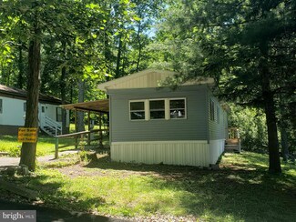 122 Bartion Ct, Bartonsville, PA 18321
