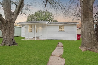 1326 W 6th St, Freeport, TX 77541