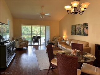 321 Robin Hood Cir Unit 201, Naples, FL 34104