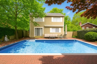 155 Little Fresh Pond Rd, Southampton, NY 11968