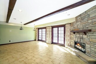 16 Club Dr S, Jericho, NY 11753