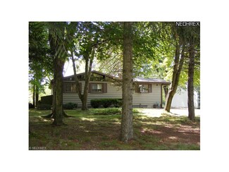1449 Lake Vue Dr, Roaming Shores, OH 44085