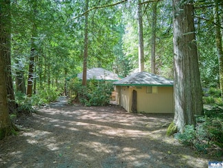 696 E Promontory Rd, Shelton, WA 98584