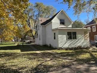 141 2nd Ave NW, Oelwein, IA 50662