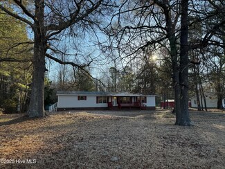 1128 Comfort Rd, Richlands, NC 28574