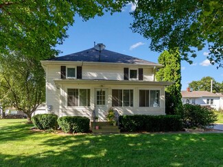 1011 W 16th St, Vinton, IA 52349