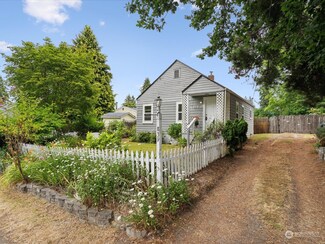 839 Maple Ave E, Port Orchard, WA 98366