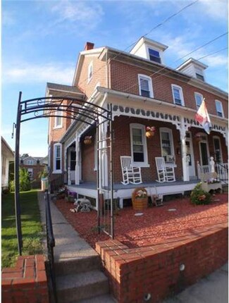 127 W 4th St, East Greenville, PA 18041