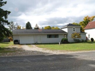 6514 E State St, Pellston, MI 49769