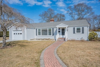 52 Cherry St, Hyannis, MA 02601