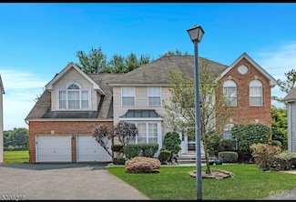46 Pin Oak Dr, North Brunswick, NJ 08902