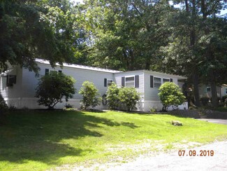 89 Cynthia Cir, Seabrook, NH 03874