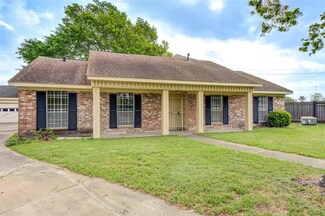 10502 Adamsborough Dr, Houston, TX 77099