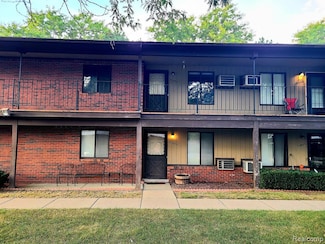 30488 Utica Rd, Roseville, MI 48066
