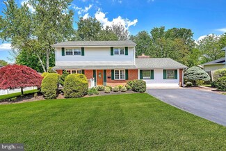 8 Darrow Ct, Kendall Park, NJ 08824