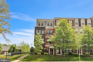 3951 Oak St, Fairfax, VA 22030