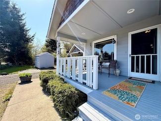 635 Island Cir SE, Ocean Shores, WA 98569