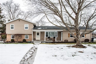 76 Stoneridge Dr, Rochester, NY 14615