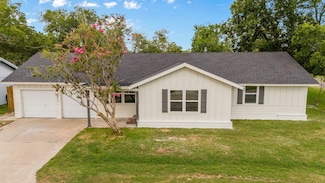 402 W Depot St, Refugio, TX 78377