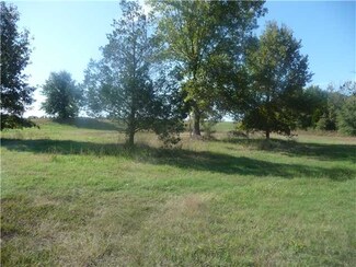 650 Johnson Dr, Rossville, TN 38066