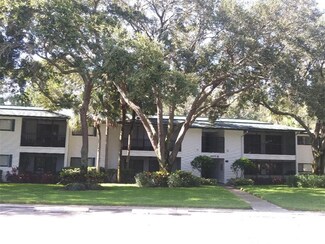 3277 Fox Chase Cir N Unit 210, Palm Harbor, FL 34683
