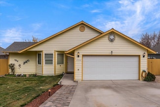 2444 SW 33rd St, Redmond, OR 97756