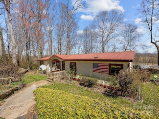 56 Woodscape Dr, Mills River, NC 28759