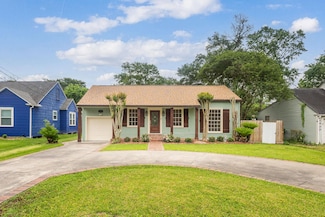 1932 Central Dr, Beaumont, TX 77706