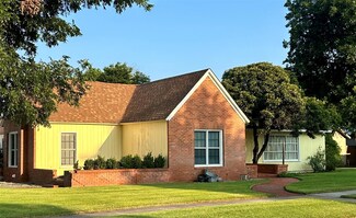 461 S 7th Ave, Munday, TX 76371