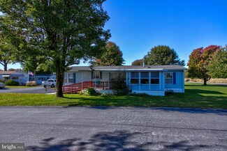 1 Jordan Dr, Ronks, PA 17572