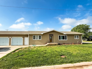 121 W Oak St, Kensington, KS 66951