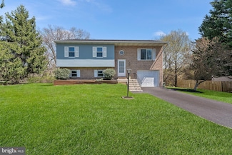 1711 Valley Vista Dr, York, PA 17406
