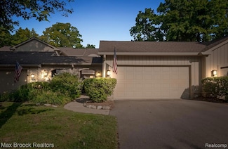 1125 Meadowglen Ct, Bloomfield Hills, MI 48304