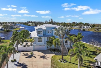 829 Blue Heron Blvd, Ruskin, FL 33570