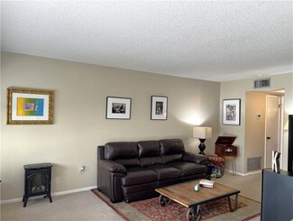 4 Vista Palm Ln Unit 105, Vero Beach, FL 32962