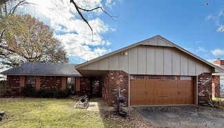 207 Valhalla Dr, Muskogee, OK 74403