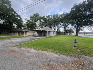 825 S 12th St, Nederland, TX 77627