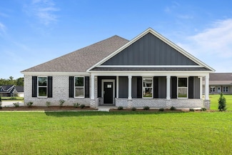 561 Golden Oaks Cir, Dothan, AL 36301