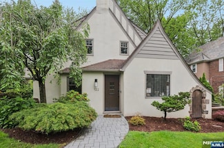 122 Howard Terrace, Leonia, NJ 07605