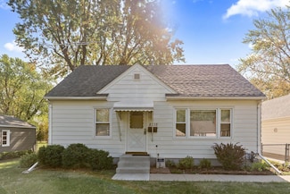 8215 Garfield Ave S, Bloomington, MN 55420