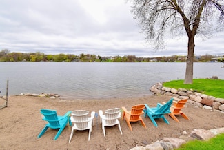 8041 Chesshire Ln N, Osseo, MN 55311