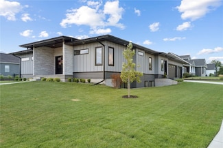 5112 Scenic View Ct SW, Cedar Rapids, IA 52404