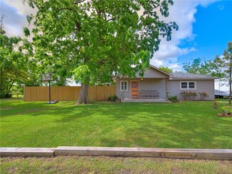 818 W 5th St, Stroud, OK 74079