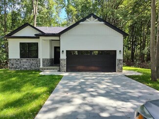 1328 Lake Vue Dr, Roaming Shores, OH 44085