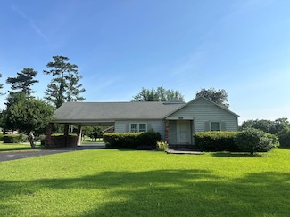 901 E 4th St, Adel, GA 31620