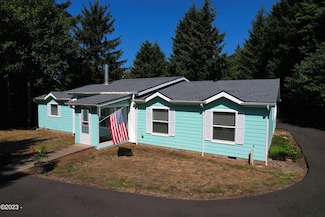 555 NE Evergreen Ln, Yachats, OR 97498